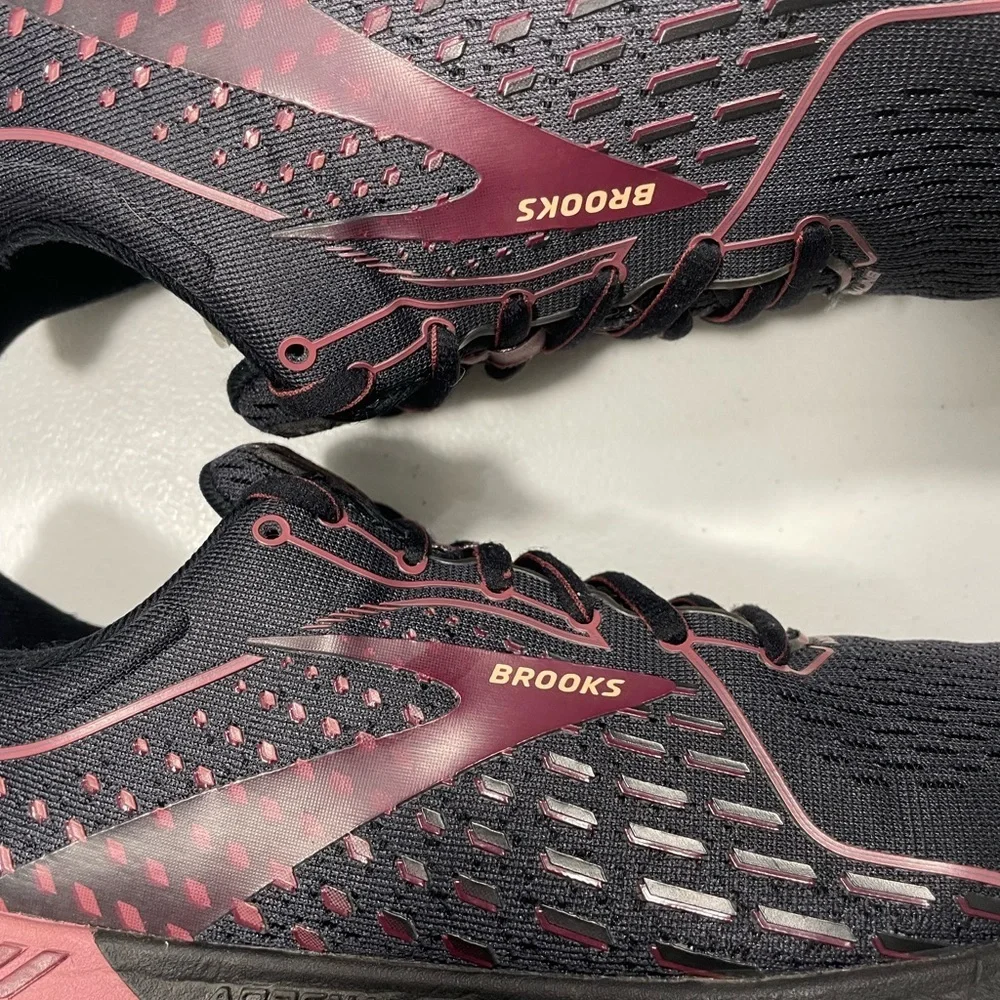 Brooks Women's Adrenaline Athletic Shoes -9.5 SB/00